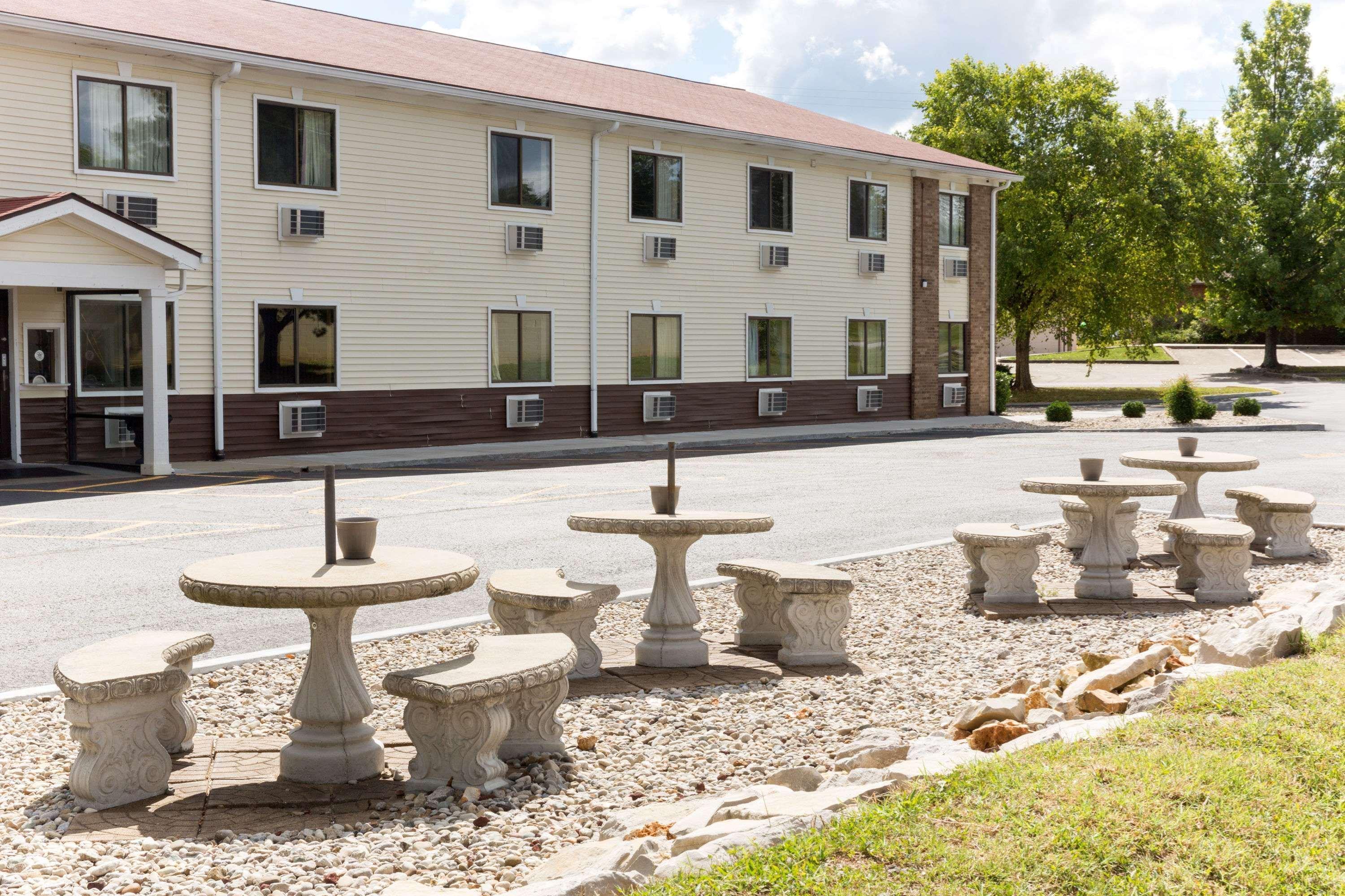 Hotel Super 8 By Wyndham Radcliff Ft. Knox Area Exteriér fotografie